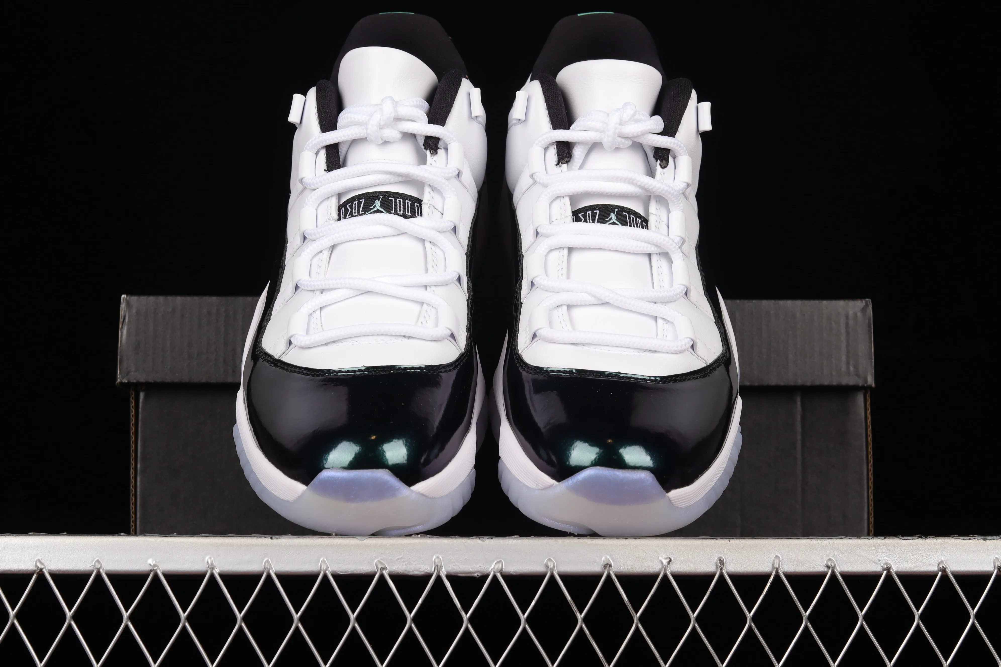All categories Air Jordan Jordan series basketball shoes Air Jordan 11 F version Air Jordan 11 Low "Emerald" AJ11 Joe 11 Easter Chameleon Top layer genuine carbon 528895-145